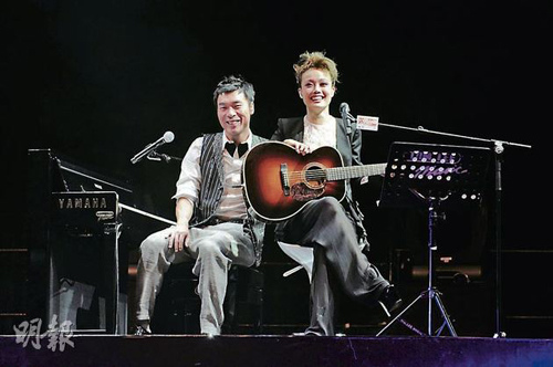 許志安演出互動引發(fā)熱議，經(jīng)紀(jì)人澄清婚訊傳聞